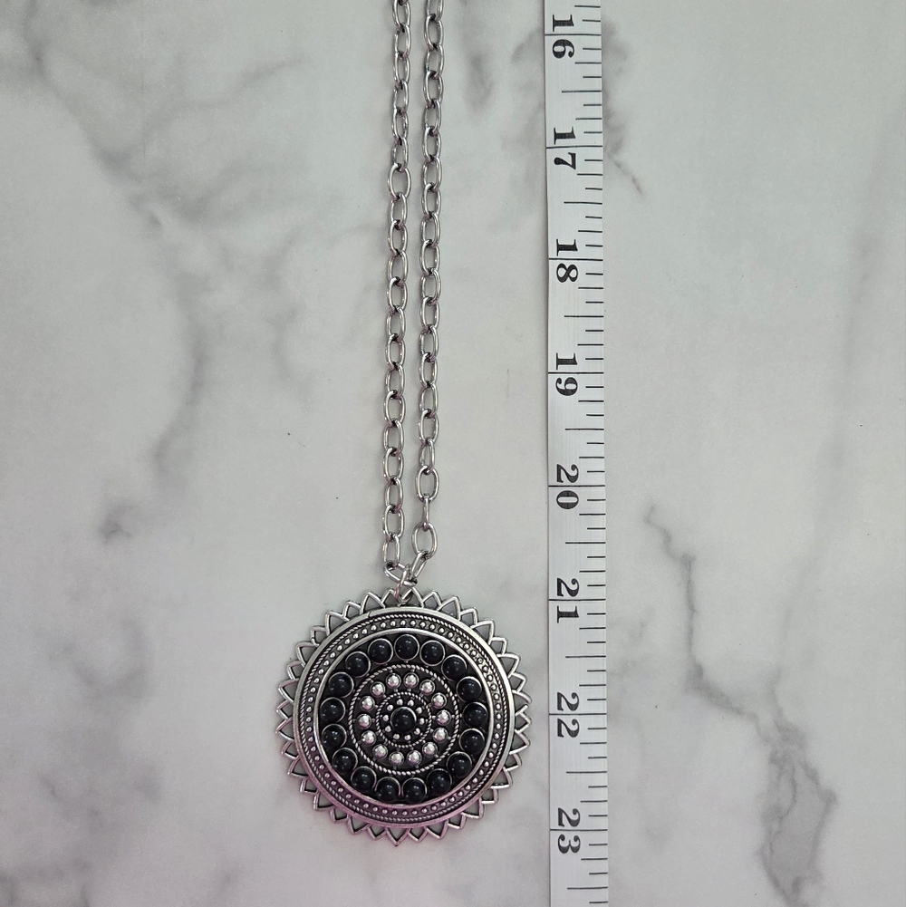 Paparazzi Bold Silver Sunburst Pendant Necklace & Earrings Set - Picture 10 of 10